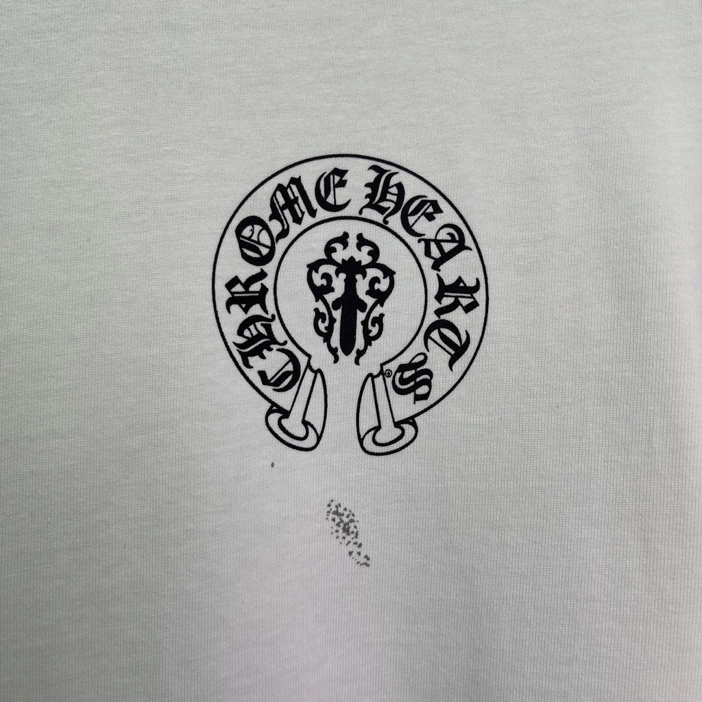 White short-sleeve T-shirt with circular crest logo chest graphic