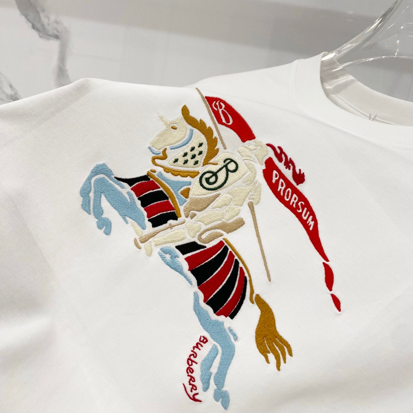 Burberry white crew-neck T-shirt with multicolor horse and flag embroidery