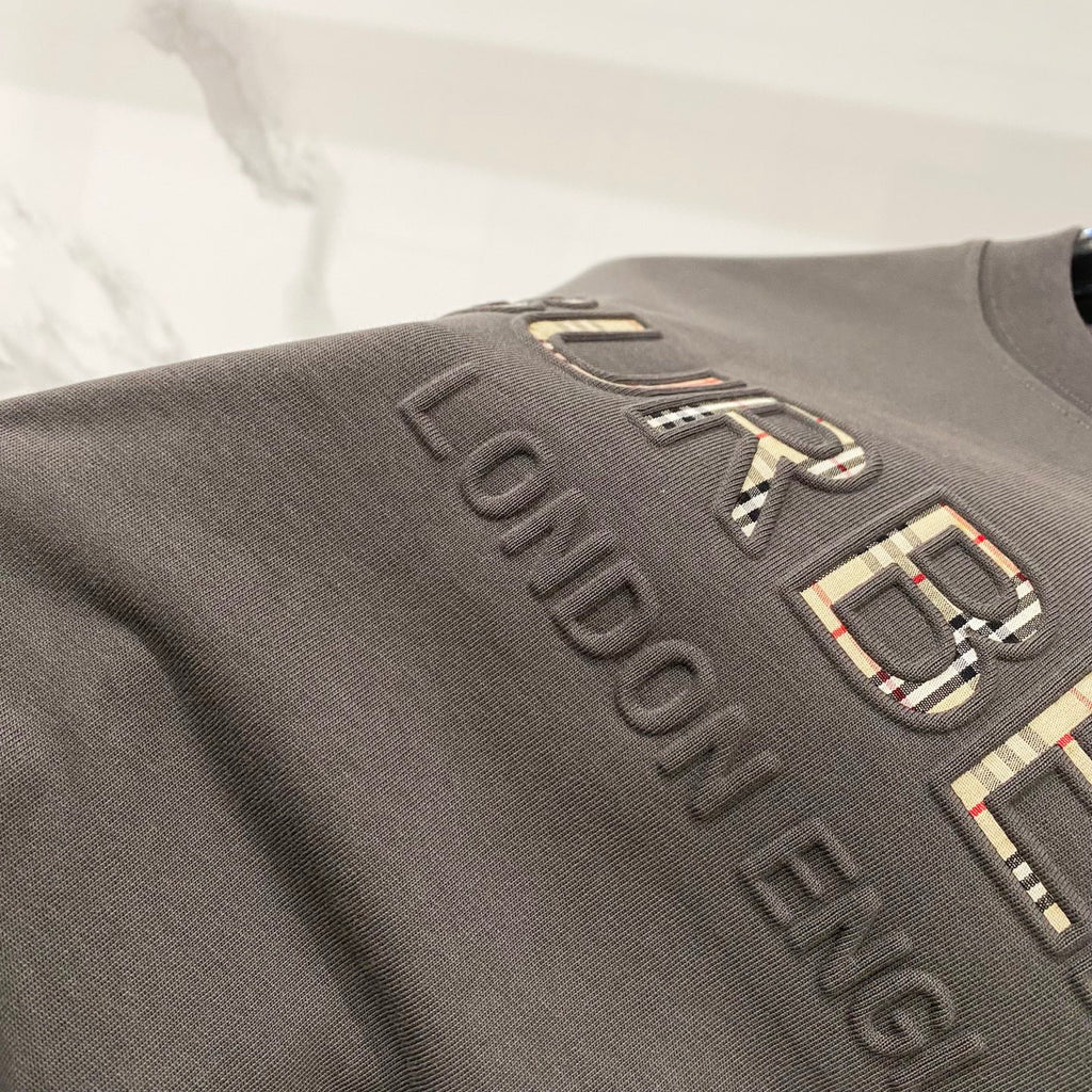 Men's T-shirt shoulder with embroidered BURBERRY letters and check accents