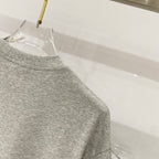 Grey short-sleeve T-shirt fabric and shoulder seam detail