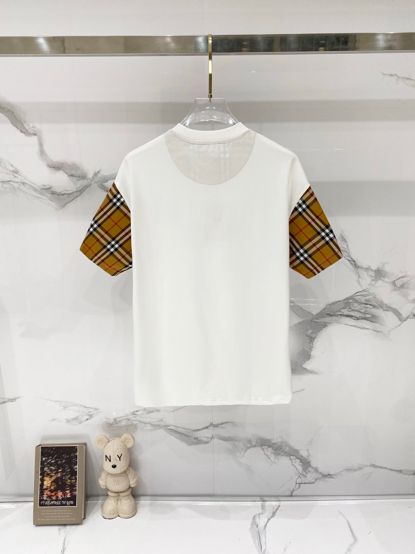 White short-sleeve T-shirt with Burberry plaid check sleeves