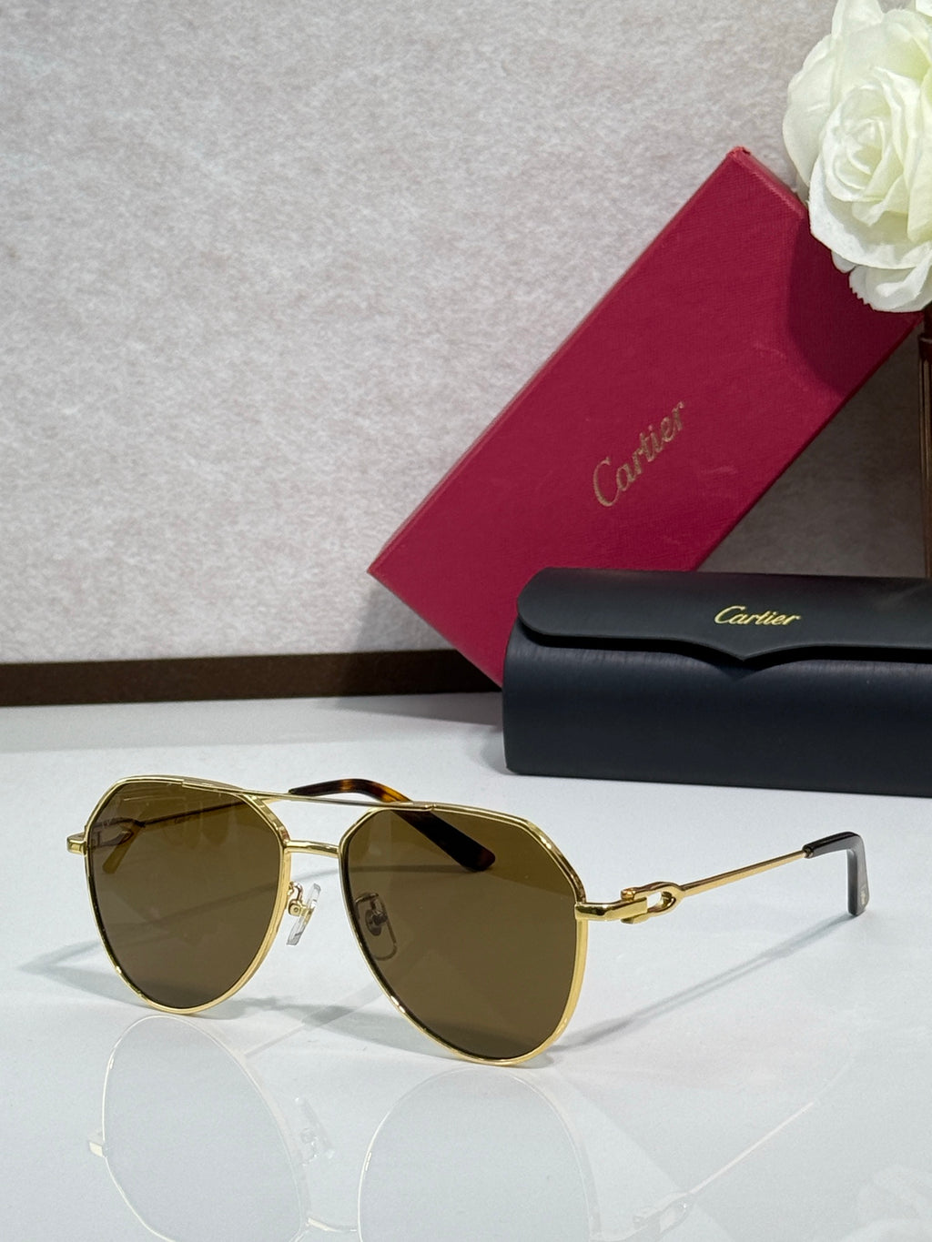 Cartier round-frame sunglasses with gold frame and olive-brown lenses