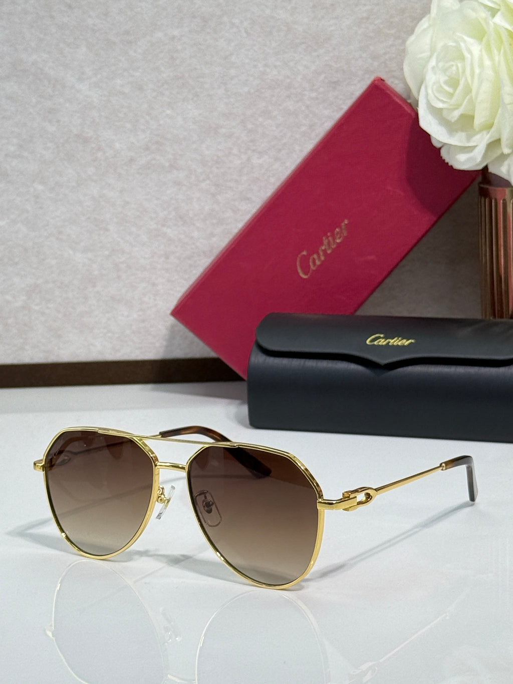 Cartier round-frame sunglasses with gold frame and dark brown lenses