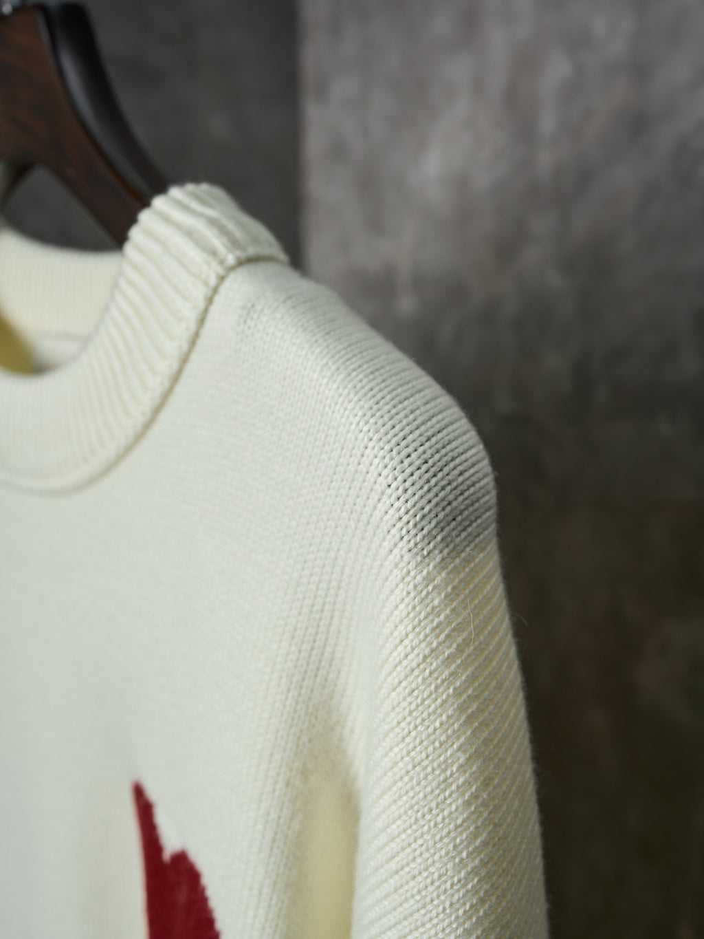 Cream knit sweater shoulder and ribbed sleeve cuff detail