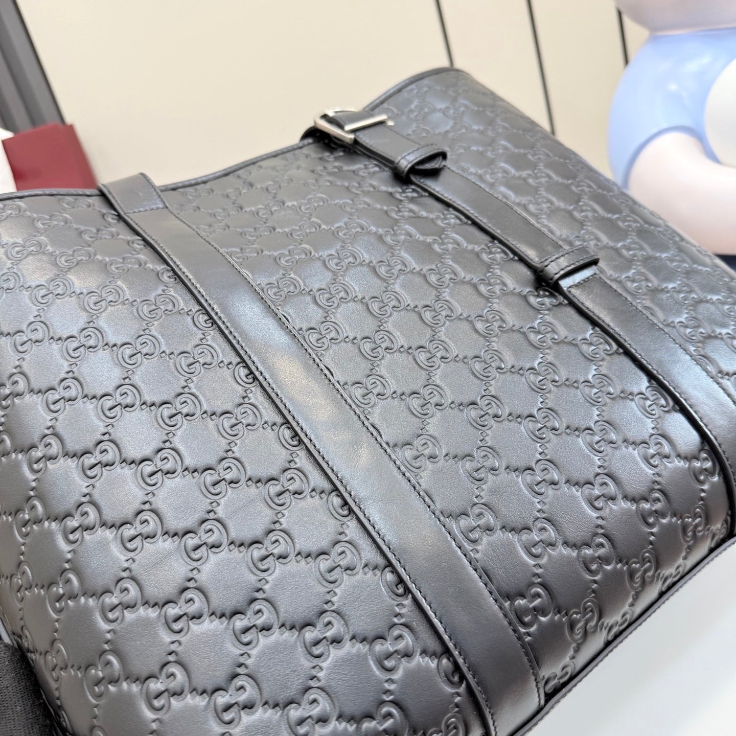 Gucci small bag with gray monogram canvas, black leather strap and top handle