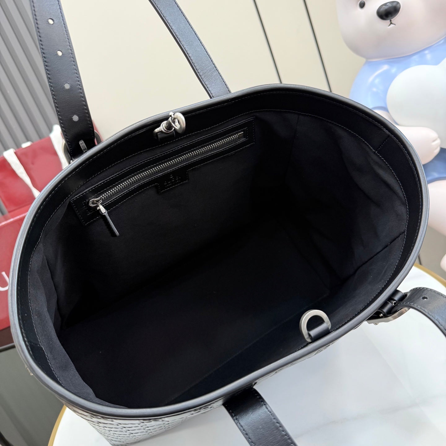 Gucci small tote bag open top with black interior and zip pocket