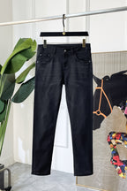 Dark denim jeans with straight leg, button-and-zip closure, five-pocket design