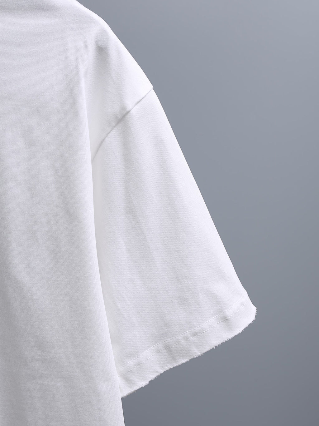 Off-White™ off white crewneck T-shirt sleeve and side seam detail.