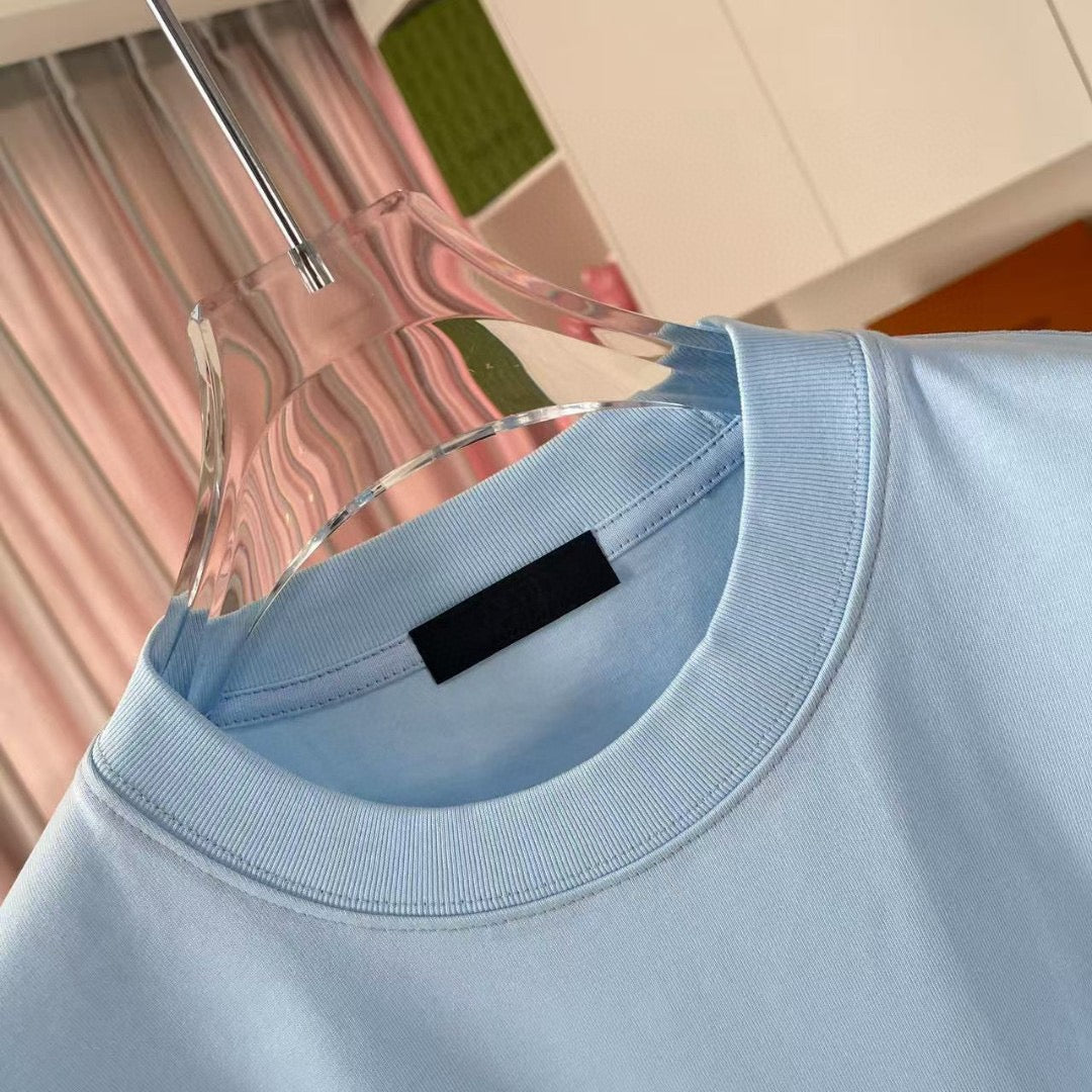 Light blue crew-neck T-shirt collar and neckline seam, short sleeves