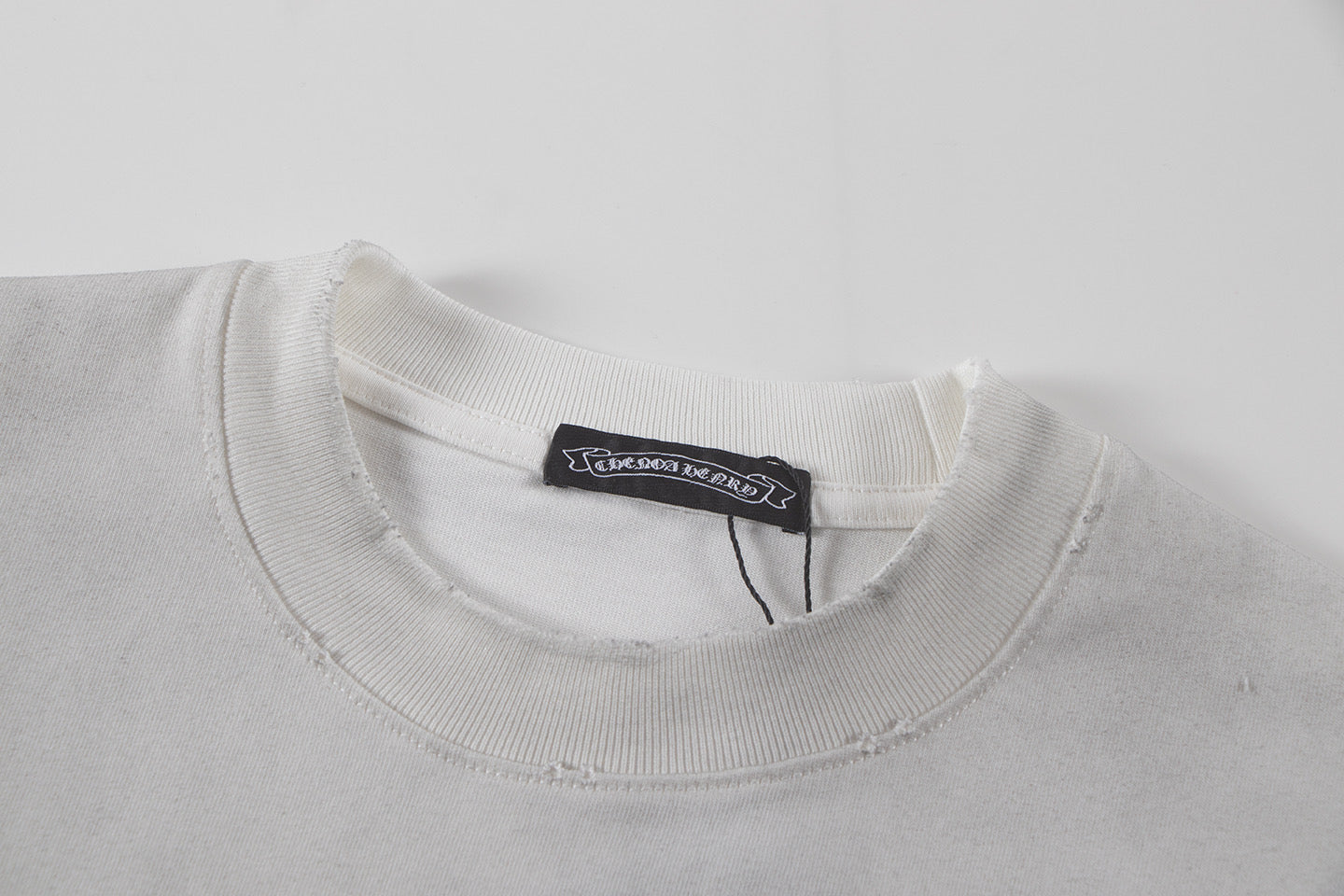 White short-sleeve T-shirt crew neck with internal neck label