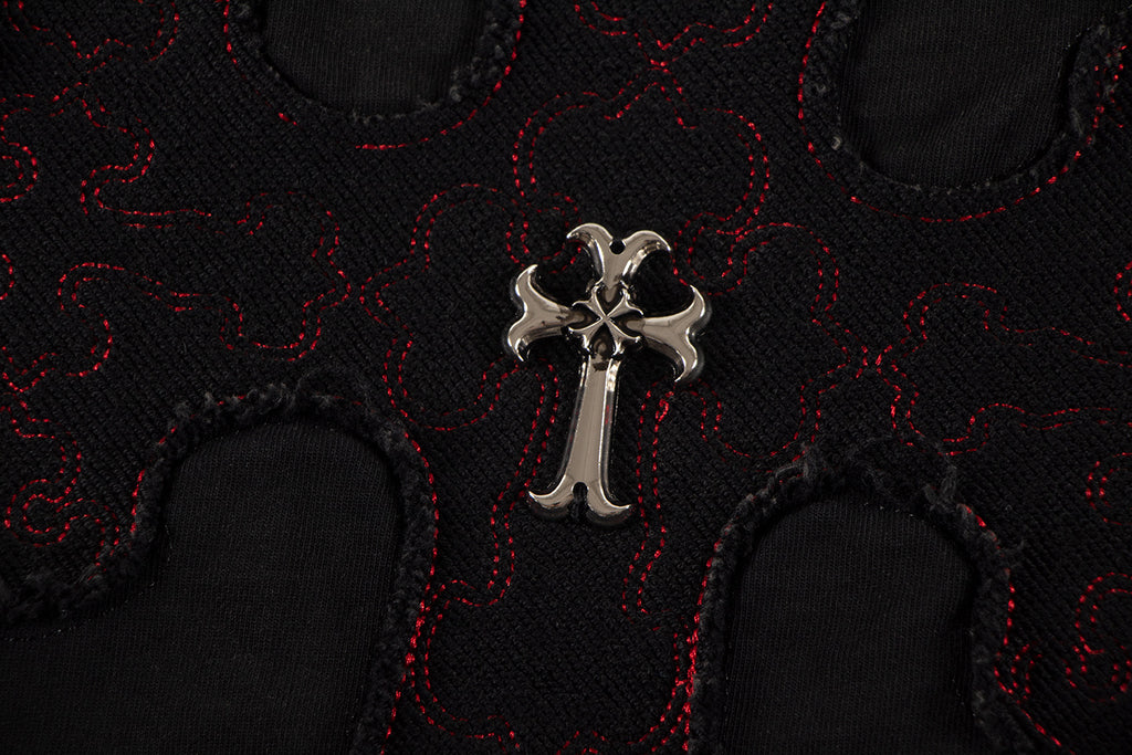 Black short-sleeve shirt close-up of cross pendant embroidery