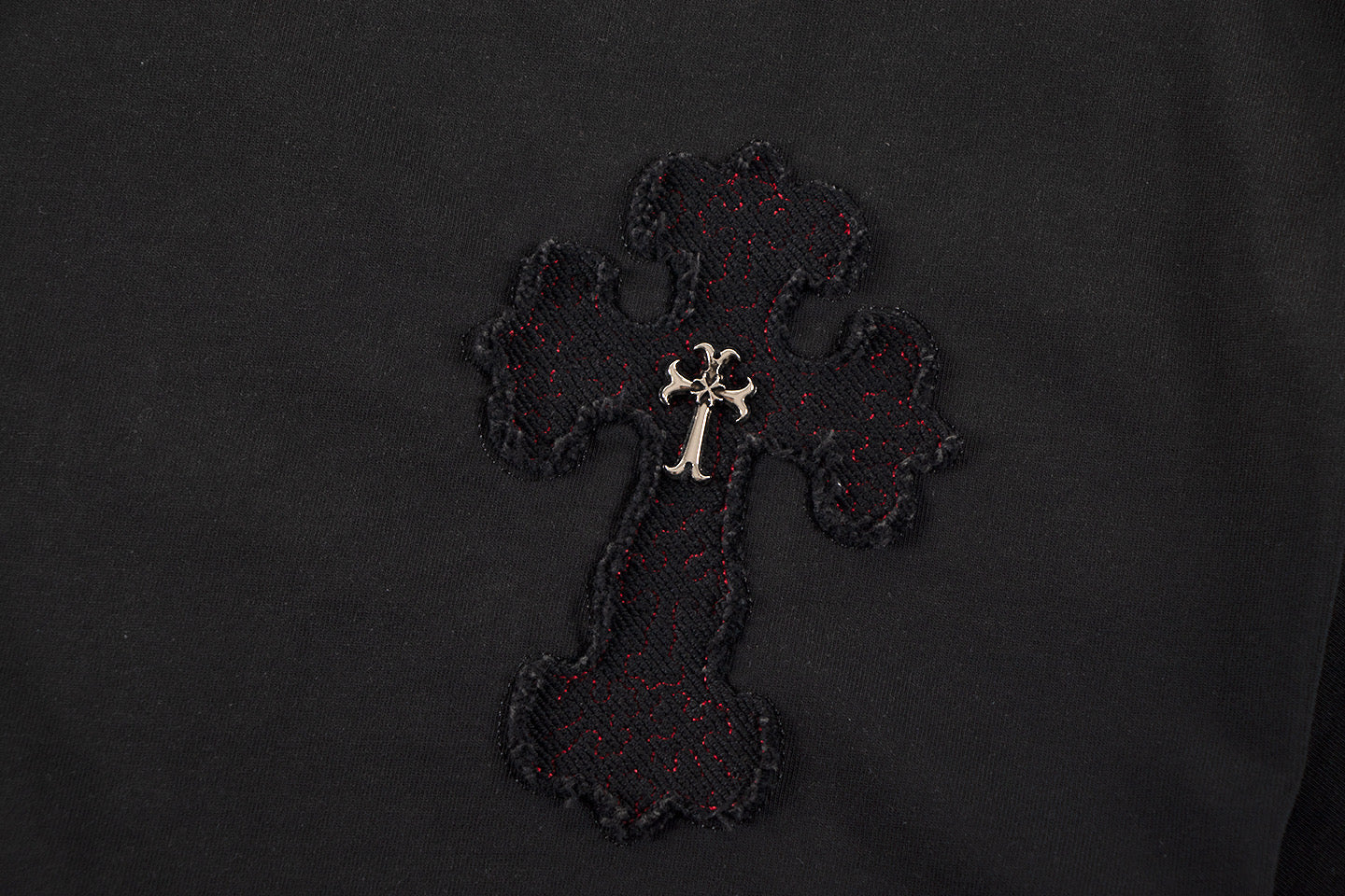 Black short-sleeve shirt chest with embroidered cross motif