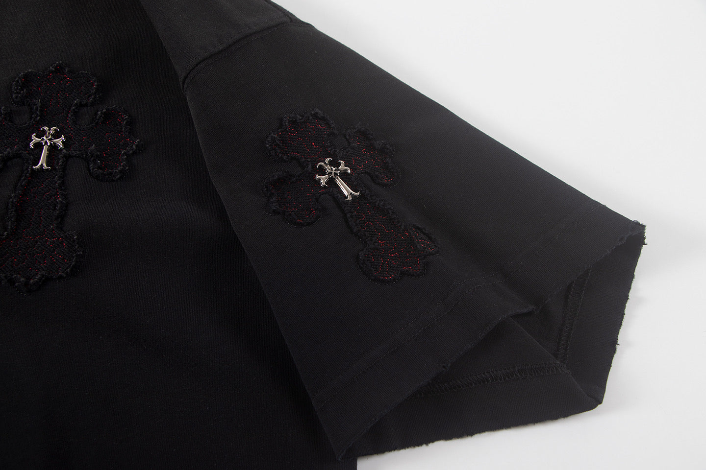 Black short-sleeve shirt sleeve with cross emblem embroidery