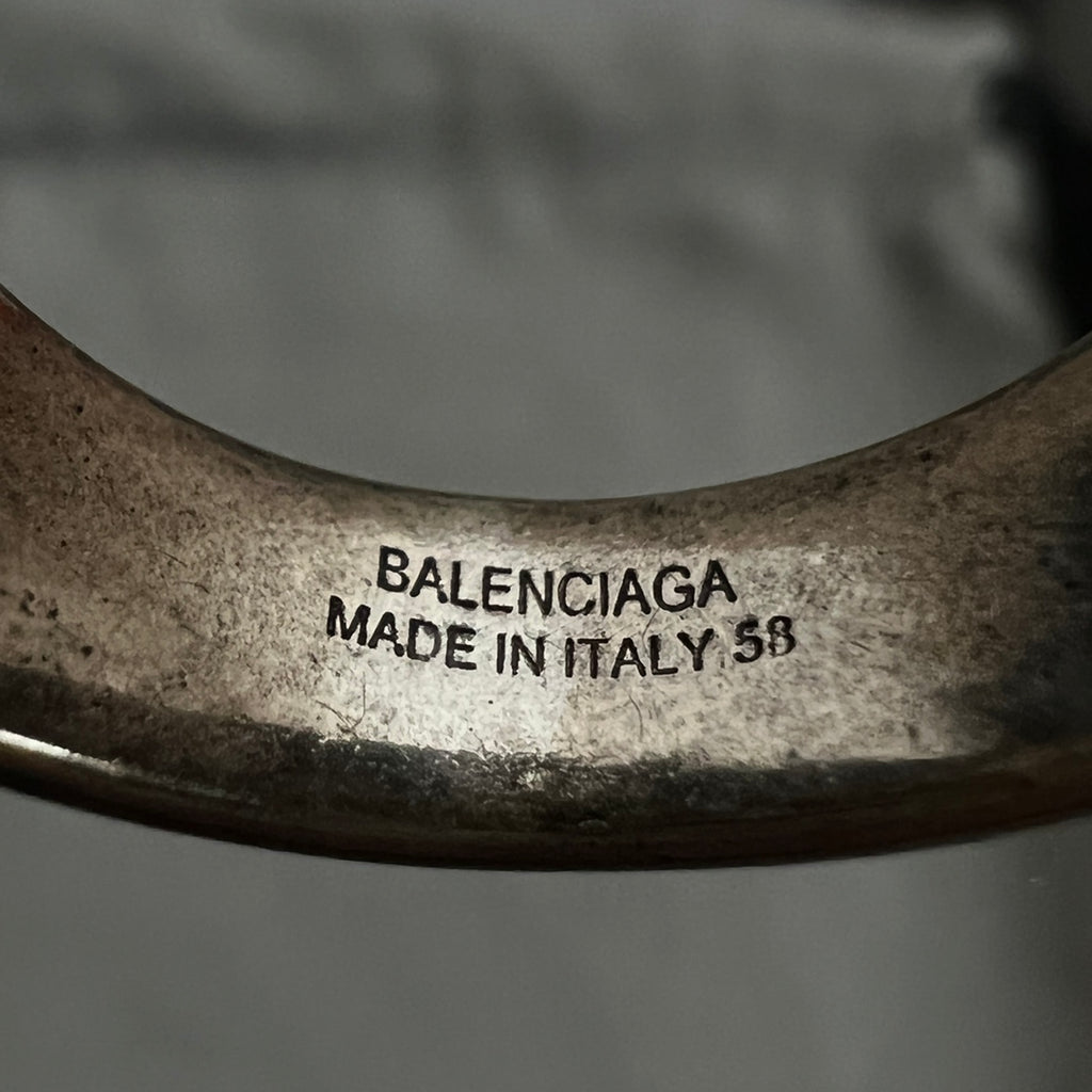 Engraved ring interior reading 'Made in Italy' and size text