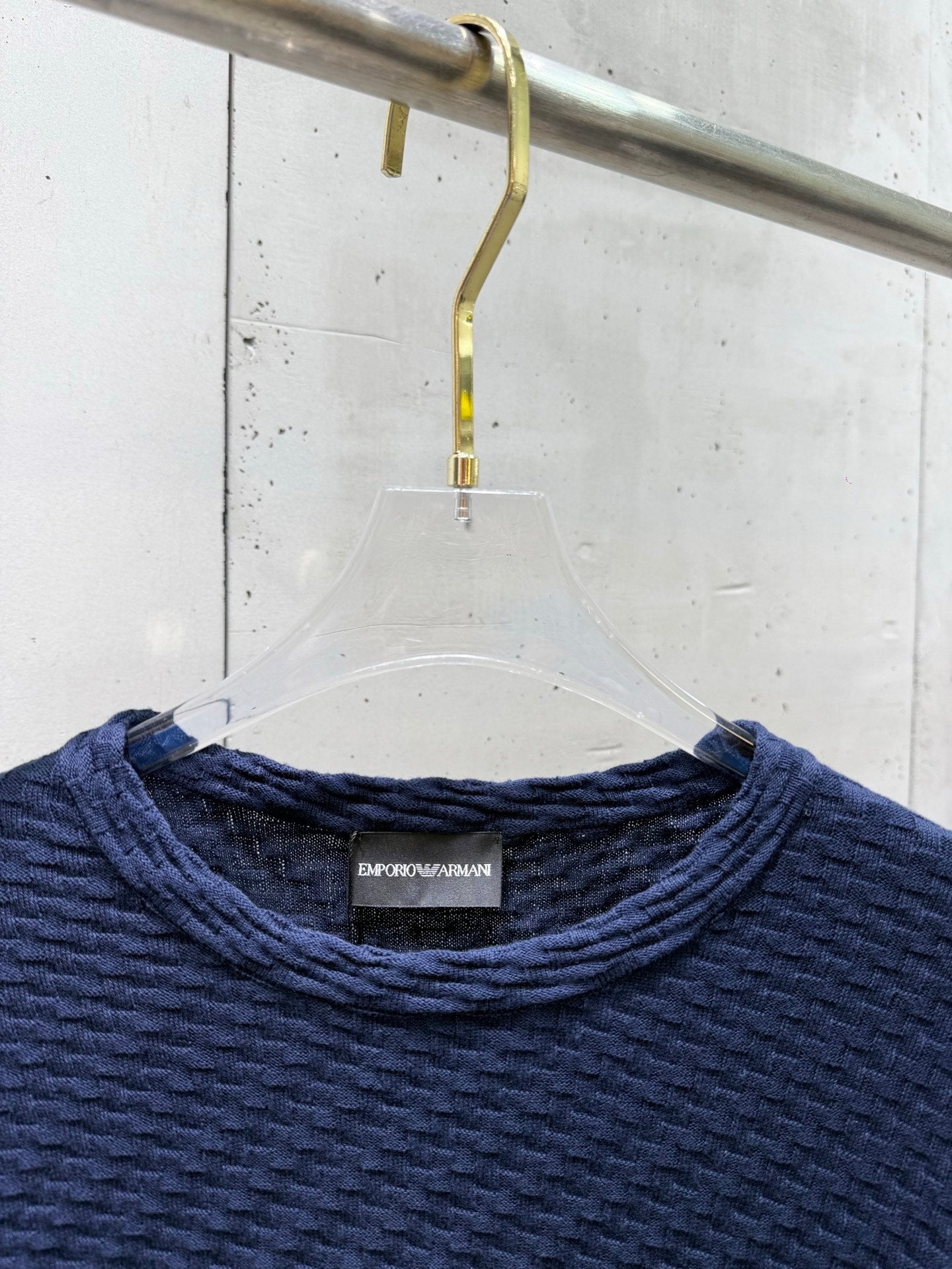 Dark blue knit T-shirt neckline with crew neck and ribbed collar
