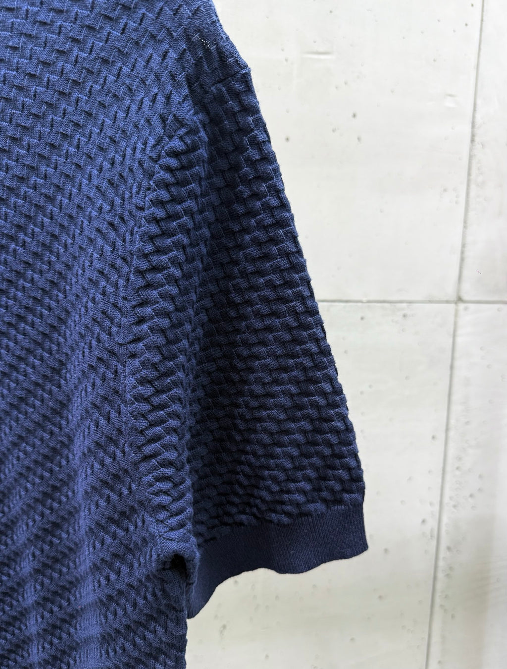 Dark blue knit T-shirt sleeve and ribbed cuff hem