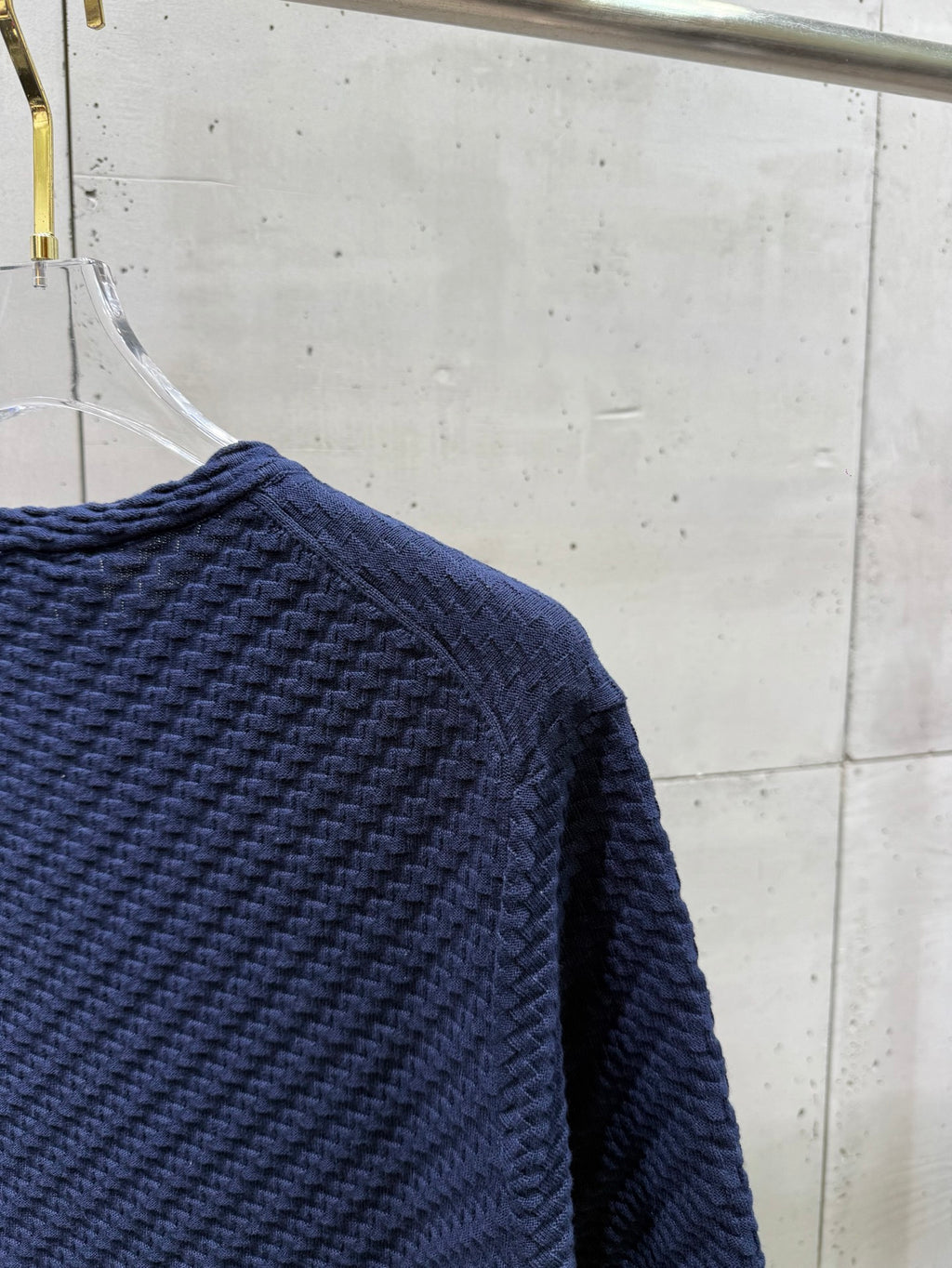 Dark blue knit T-shirt sleeve with textured check-like weave