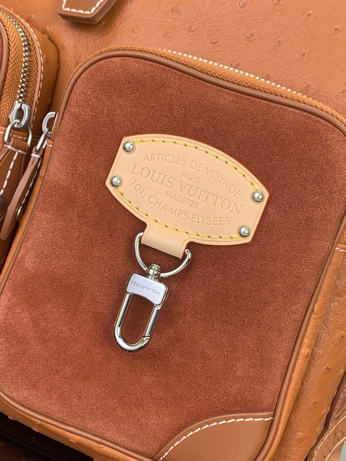 Louis Vuitton bag in brown leather with front metal plaque and key clasp