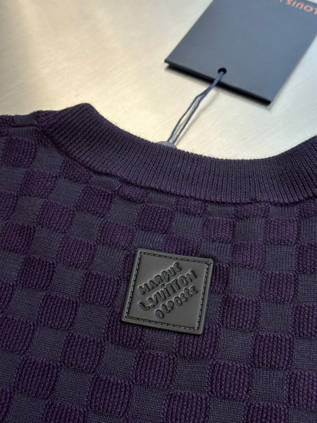 Louis Vuitton short-sleeve T-shirt neck patch label in dark purple check-knit