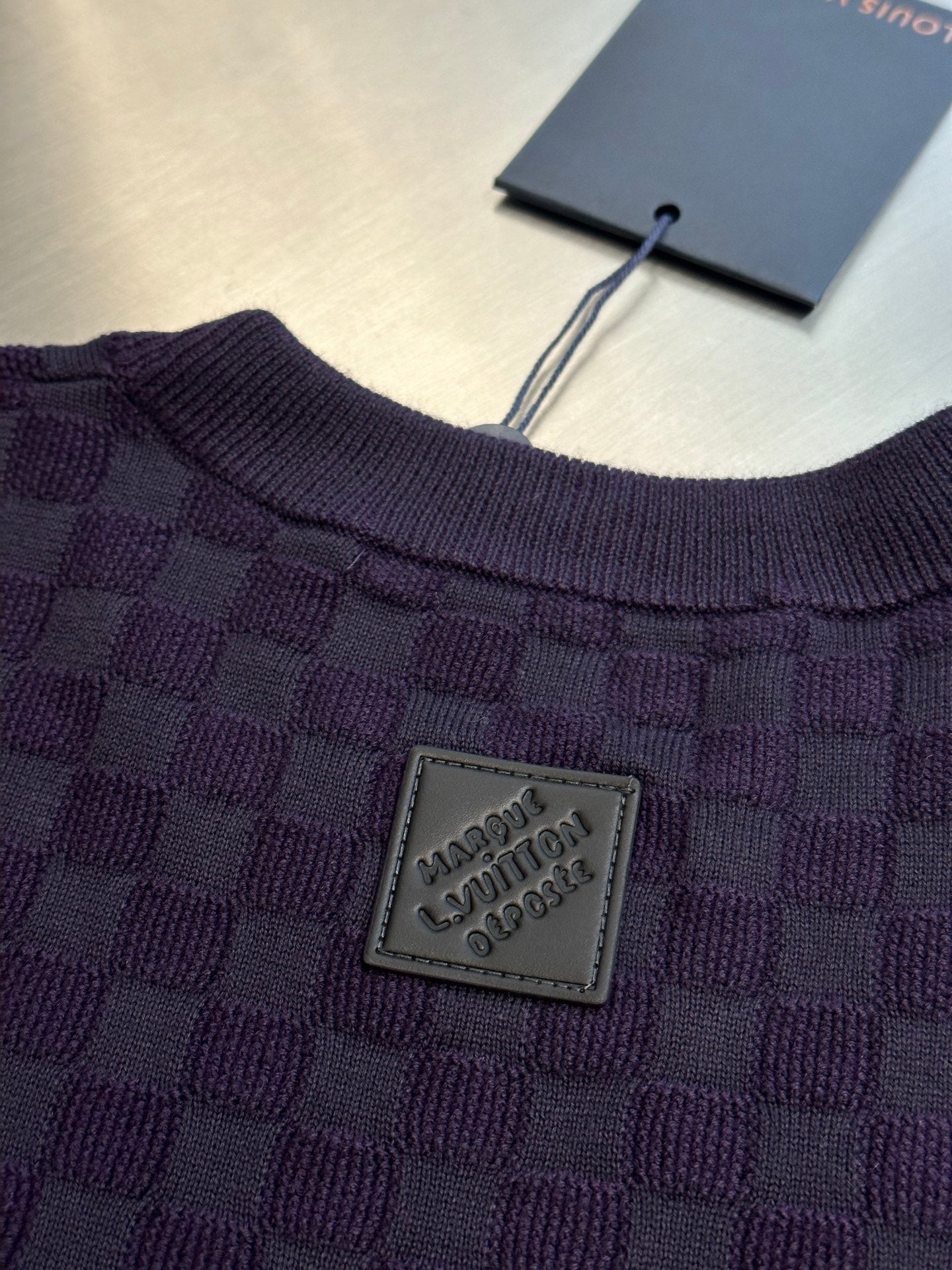 Louis Vuitton short-sleeve T-shirt neck patch label in dark purple check-knit