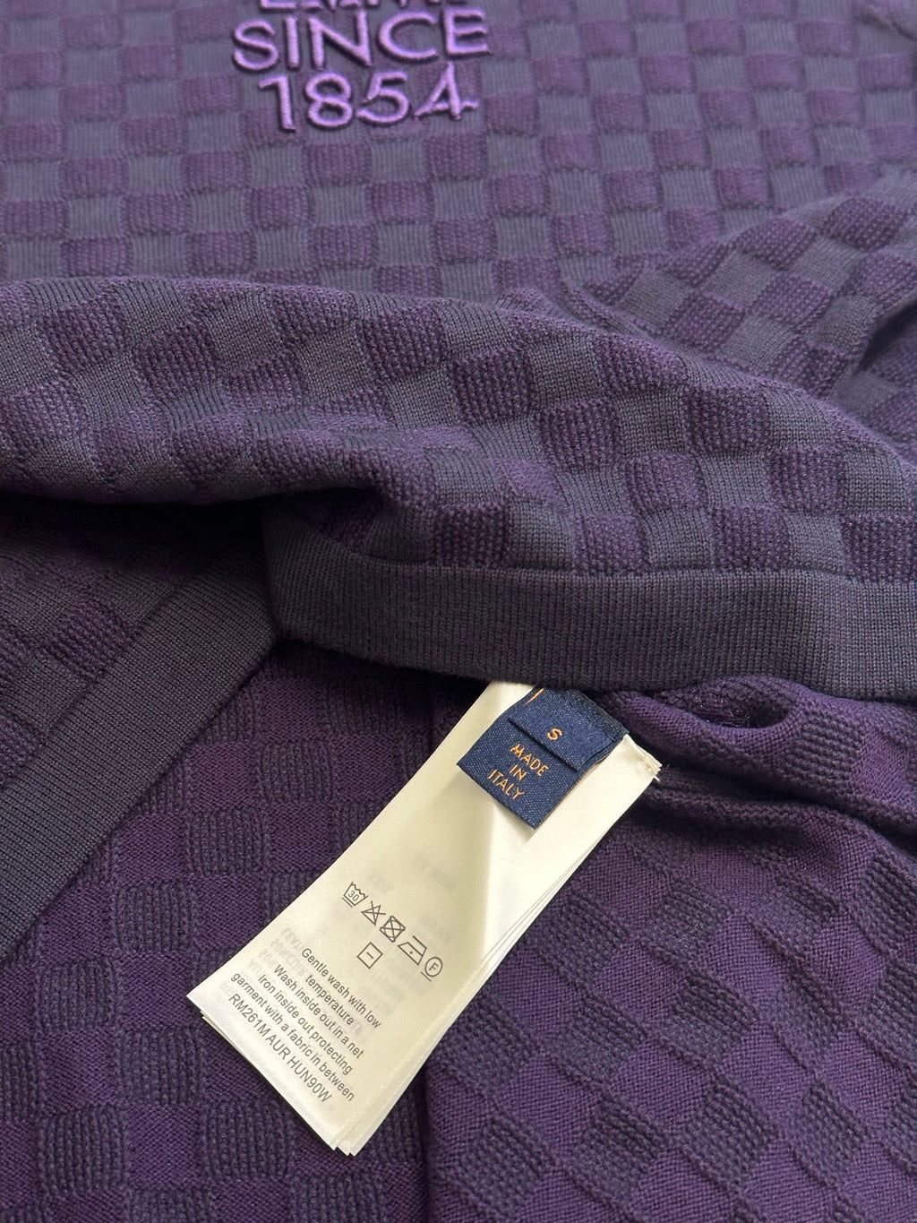 Louis Vuitton short-sleeve T-shirt fabric close-up in dark purple with hanging tag