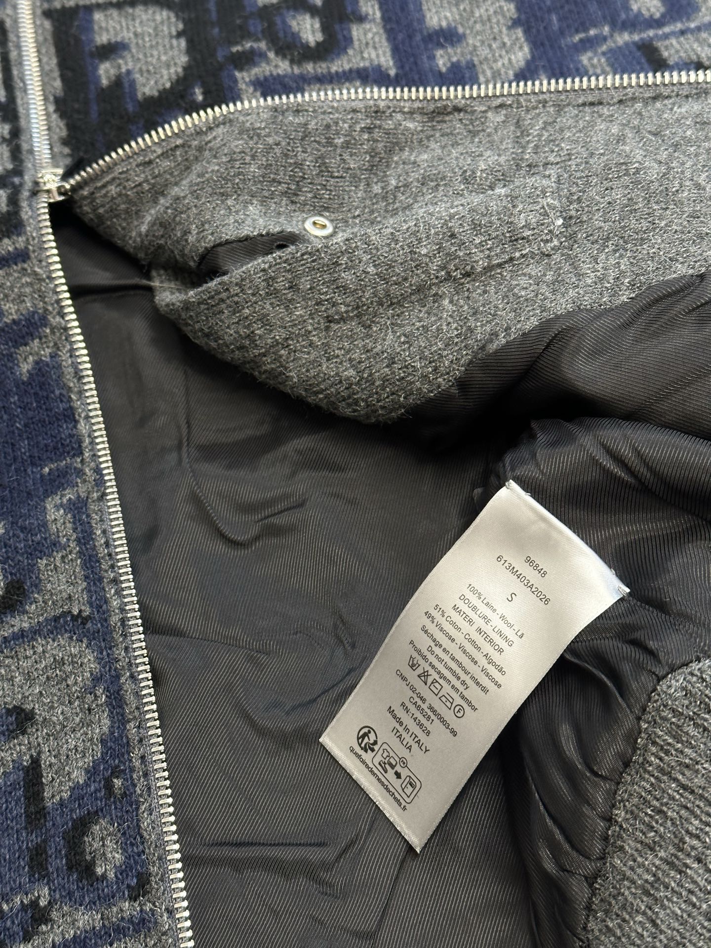 Logo knit zip jacket inside lining with care label and front zipper