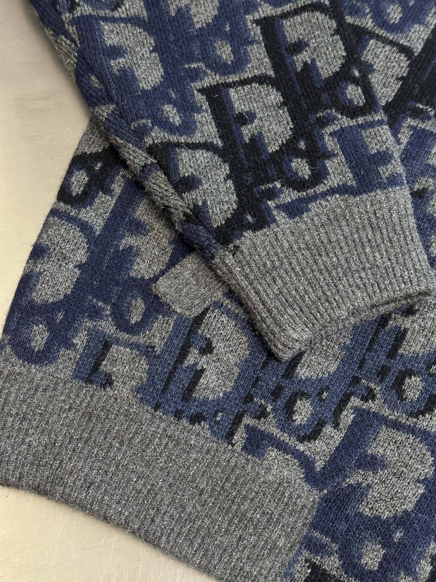 Logo knit zip jacket knit texture detail, gray base with blue pattern