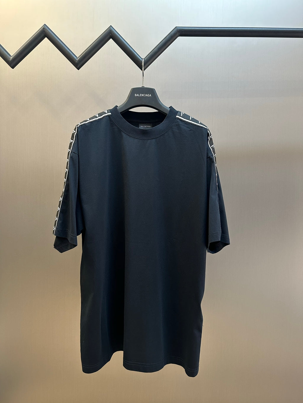 Balenciaga crewneck T-shirt in dark navy, short sleeves and straight hem