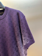 Purple short-sleeve crewneck T-shirt sleeve and side seam, textured graphic pattern