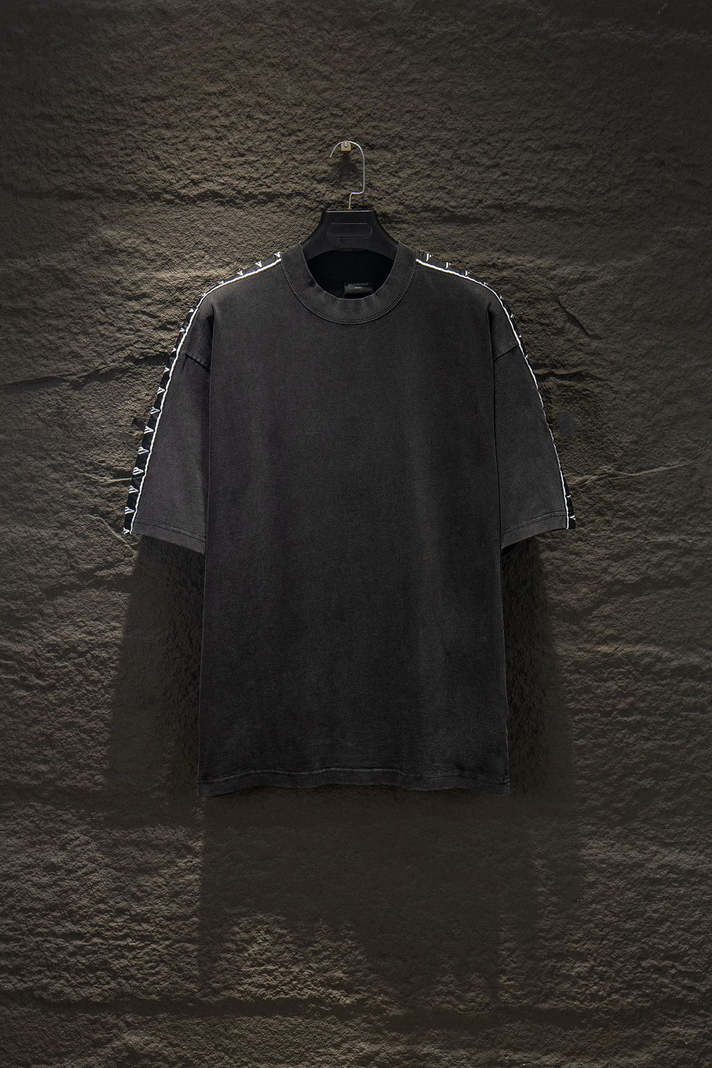 Balenciaga black short-sleeve T-shirt with crew neck and sleeve trim detail
