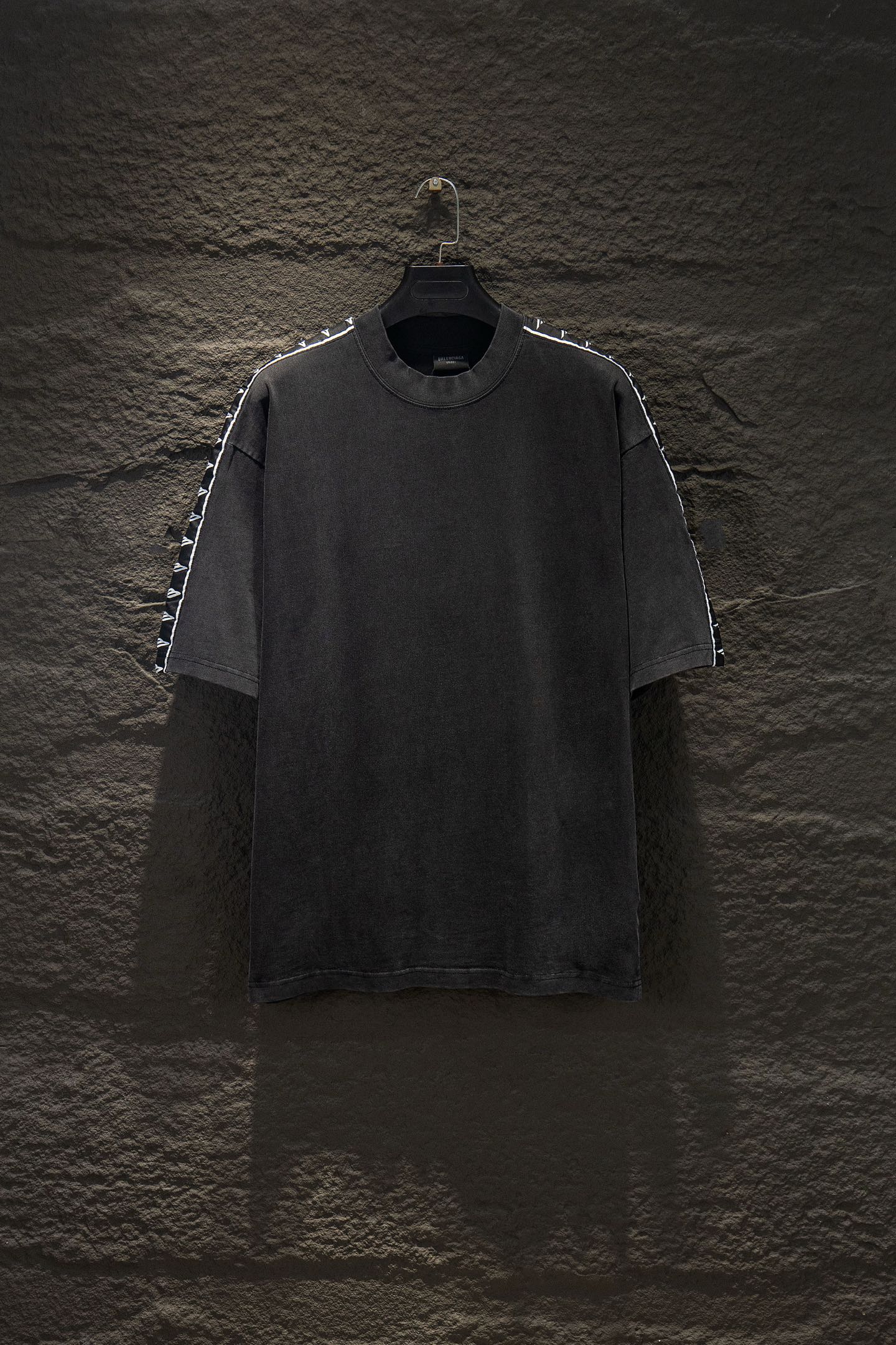 Balenciaga black short-sleeve T-shirt with crew neck and sleeve trim detail