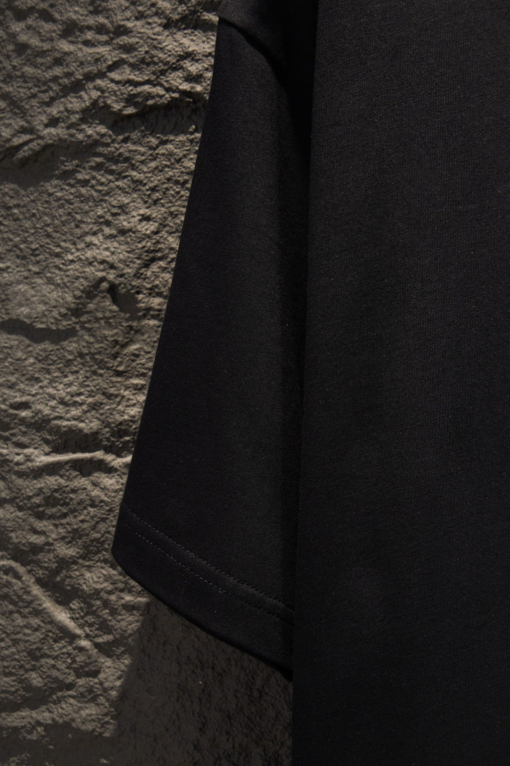 Balenciaga short-sleeve T-shirt sleeve and side seam view