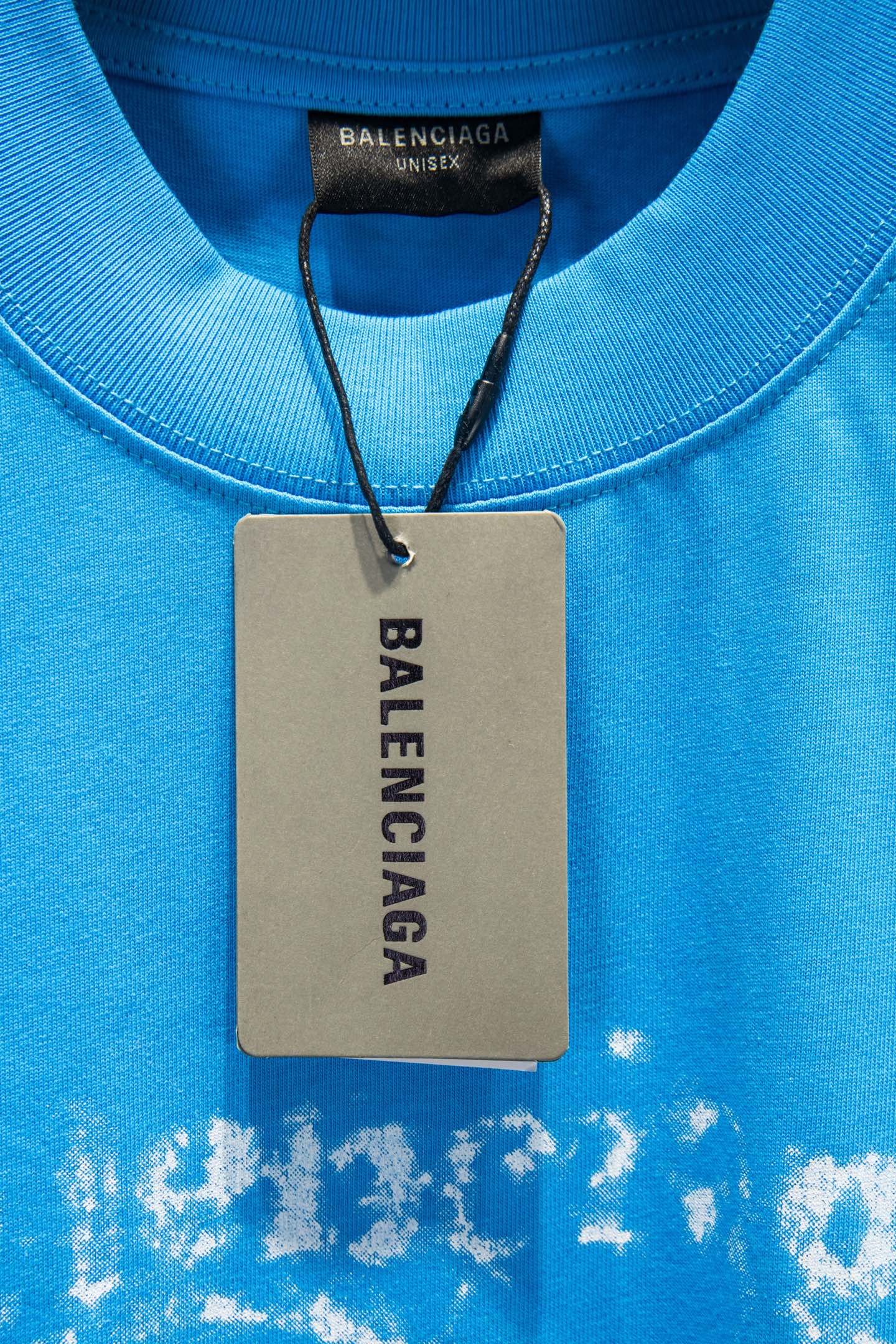 Balenciaga short-sleeve T-shirt neckline with hang tag and distressed logo print