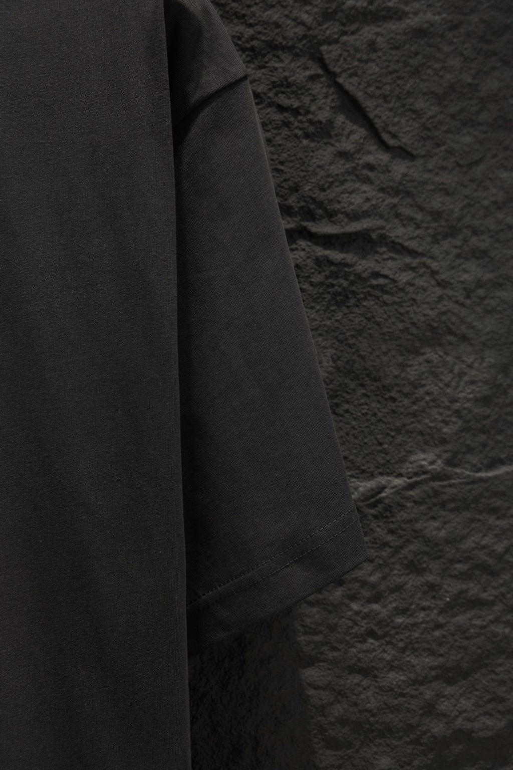 Black short-sleeve T-shirt sleeve and shoulder seam detail
