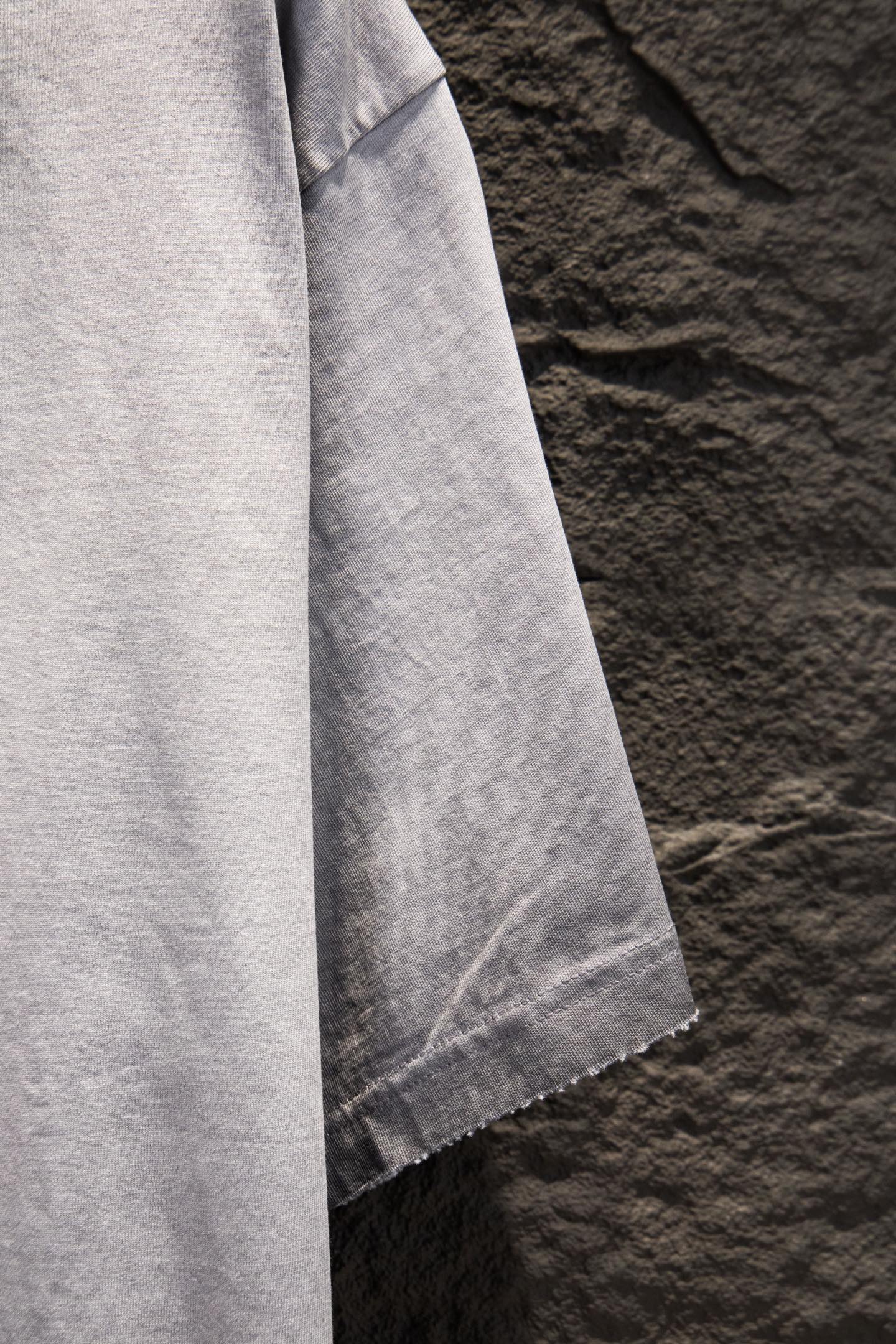 Balenciaga short-sleeve T-shirt, light gray, short sleeve and side seam close-up