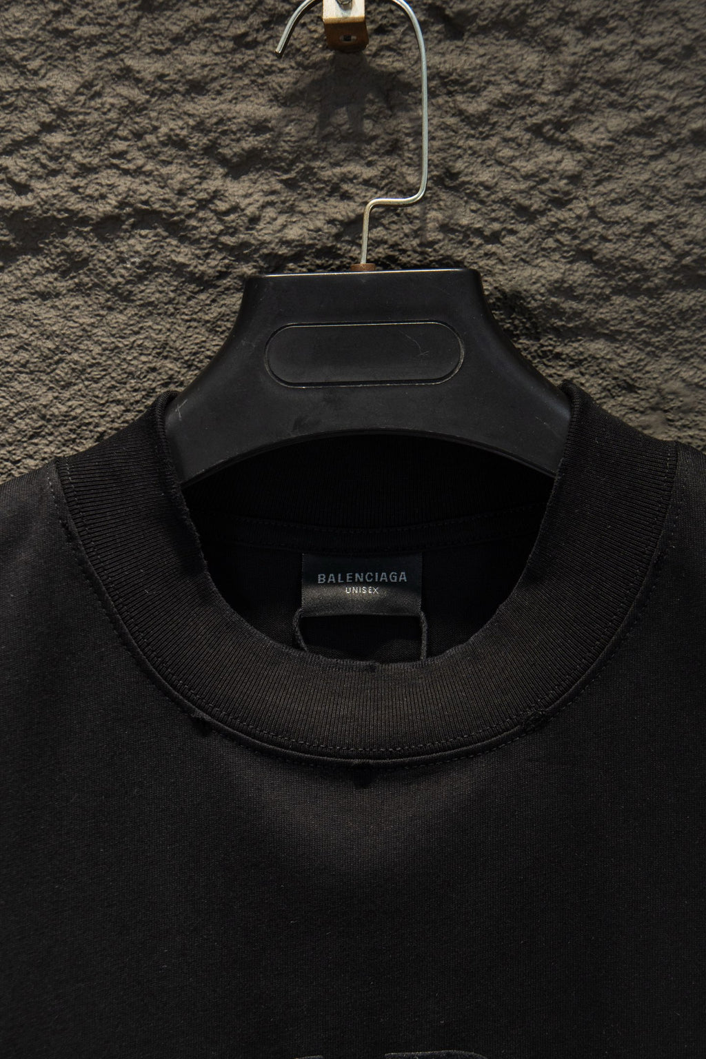 Balenciaga short-sleeve T-shirt neckline with crew collar and inner label