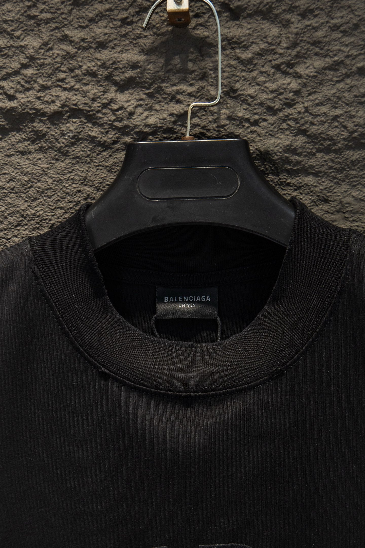 Balenciaga short-sleeve T-shirt neckline with crew collar and inner label