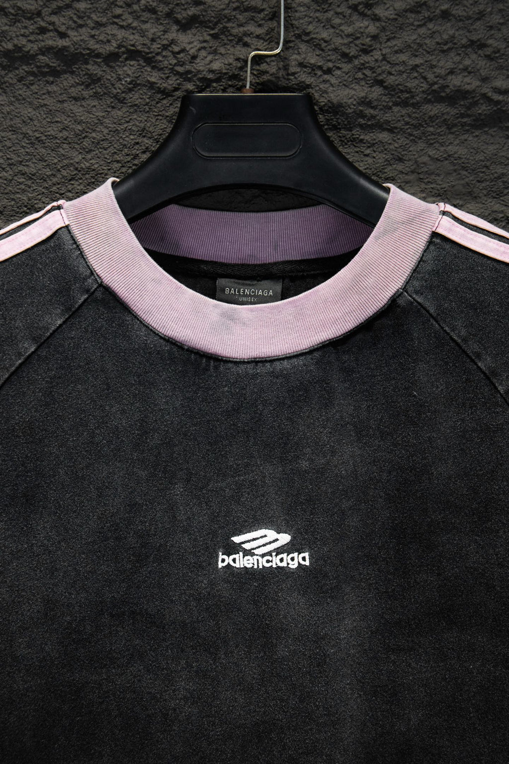 Balenciaga short-sleeve T-shirt neckline and chest logo detail in black and pink