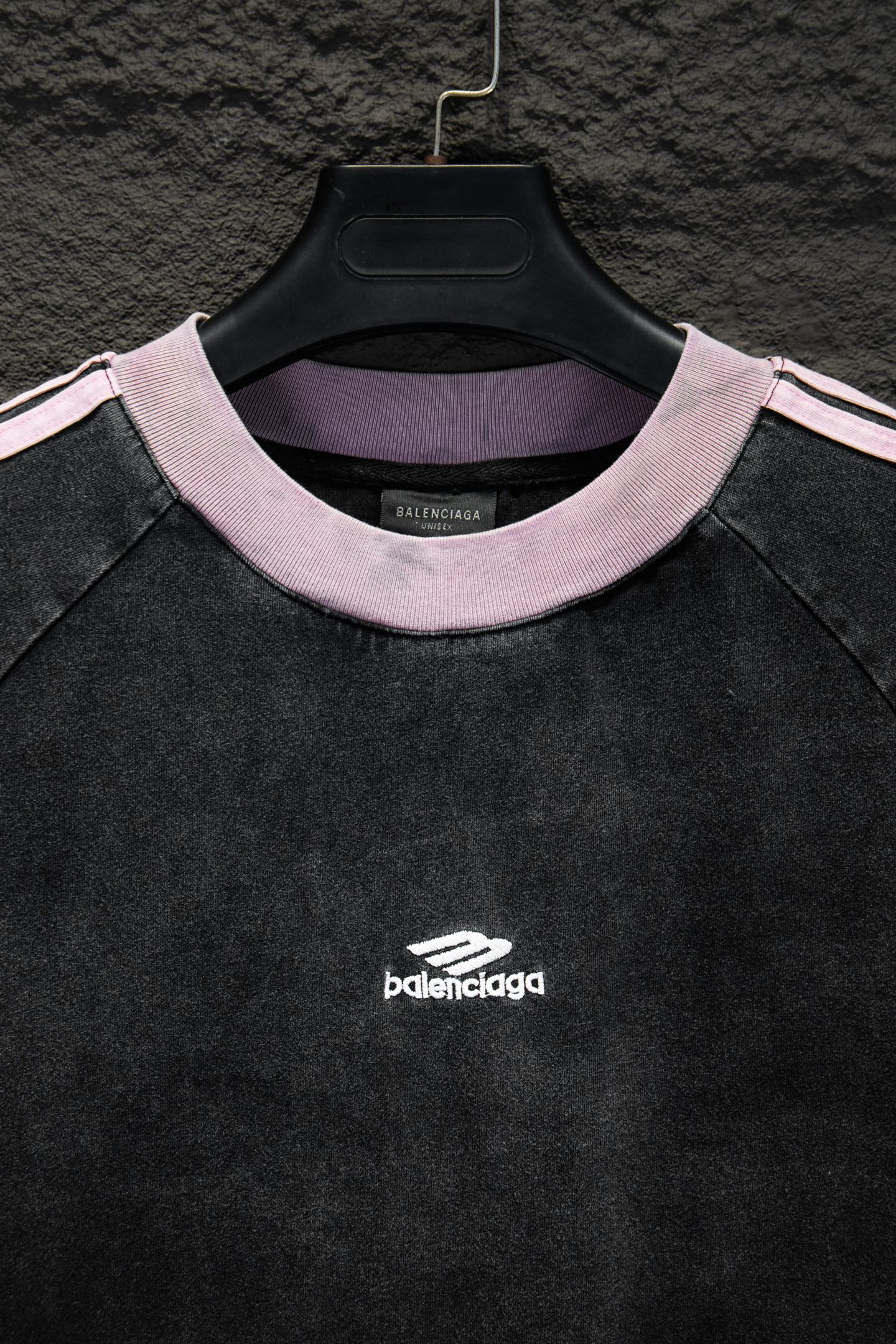 Balenciaga short-sleeve T-shirt neckline and chest logo detail in black and pink