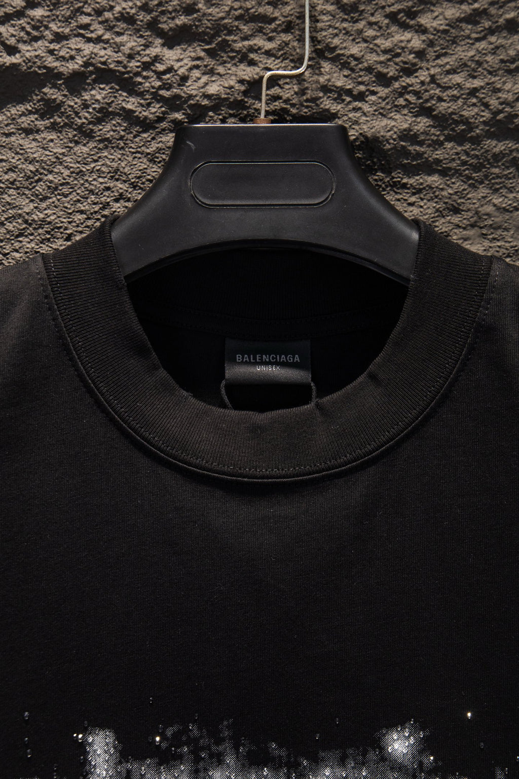 Black T-shirt neckline with ribbed crew collar and inner neck label