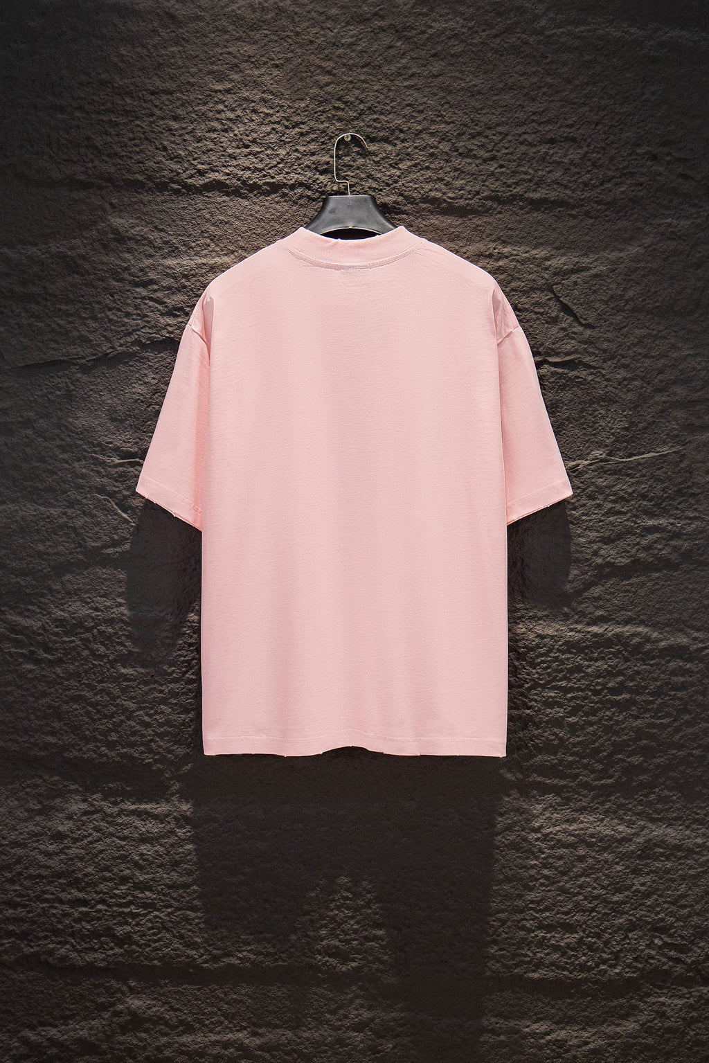 Pink short-sleeve crewneck T-shirt, plain back with ribbed collar