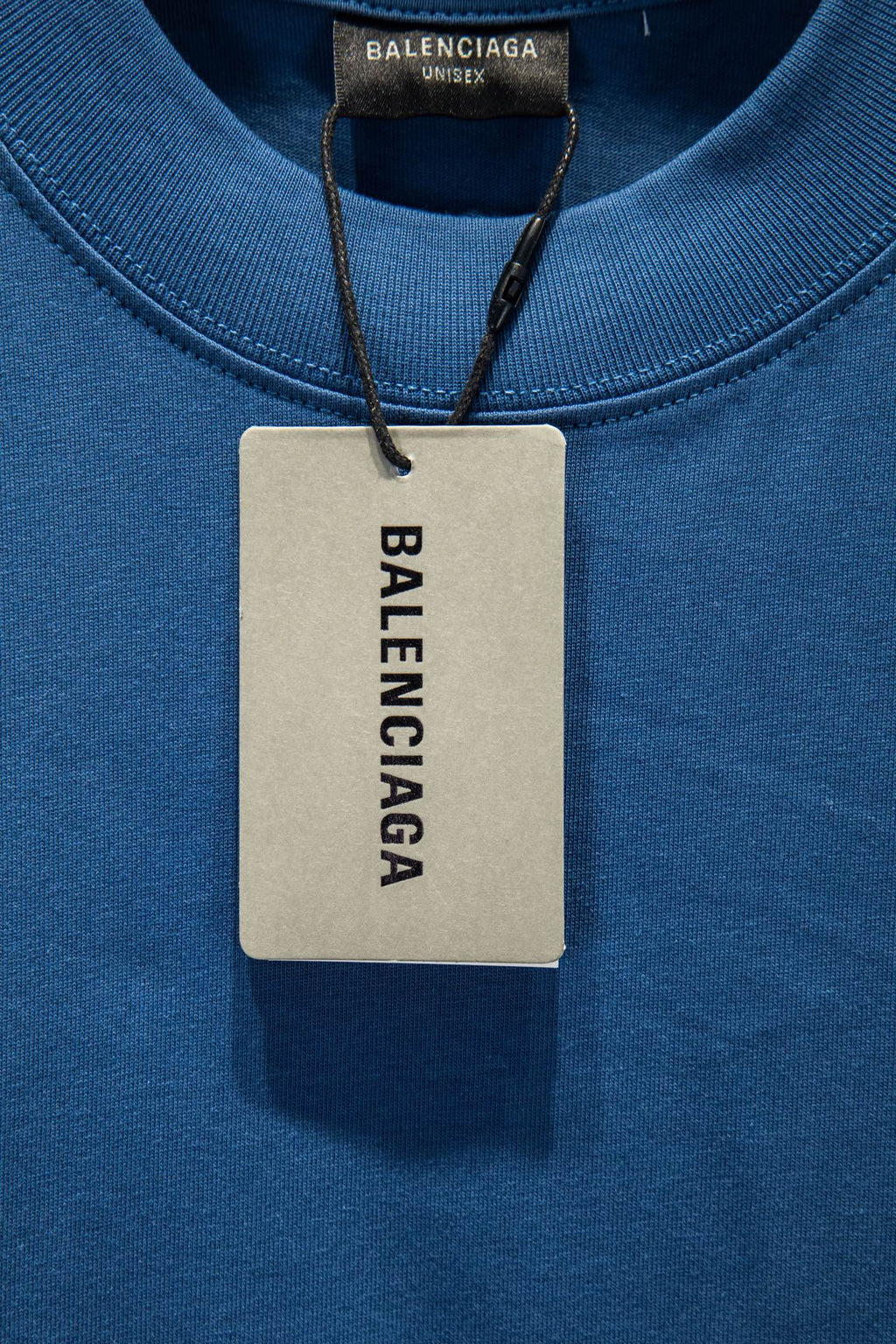 Blue short-sleeve T-shirt with black neck tag and drawstring