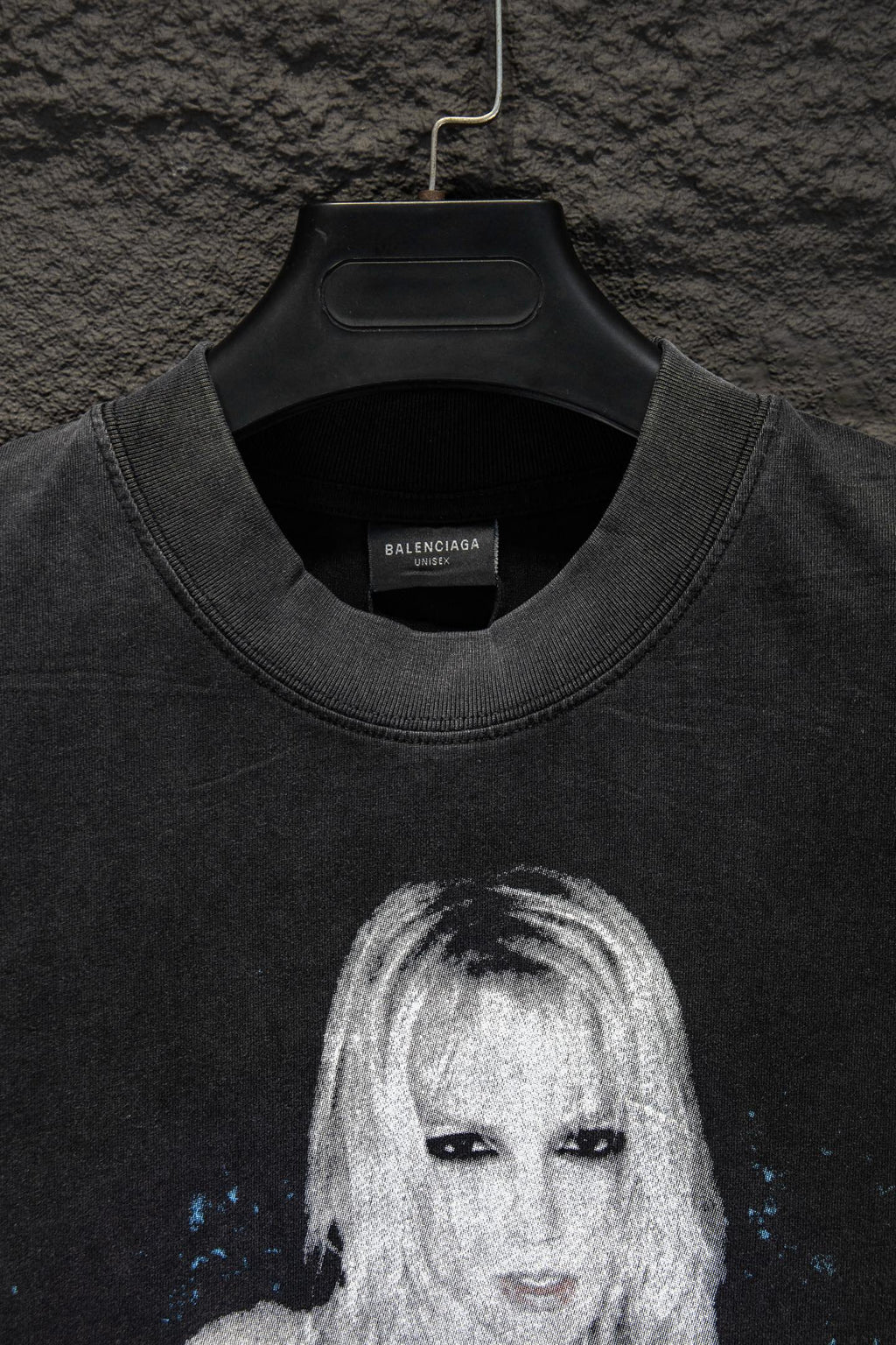 Balenciaga crewneck T-shirt with neckline ribbing and front graphic close-up