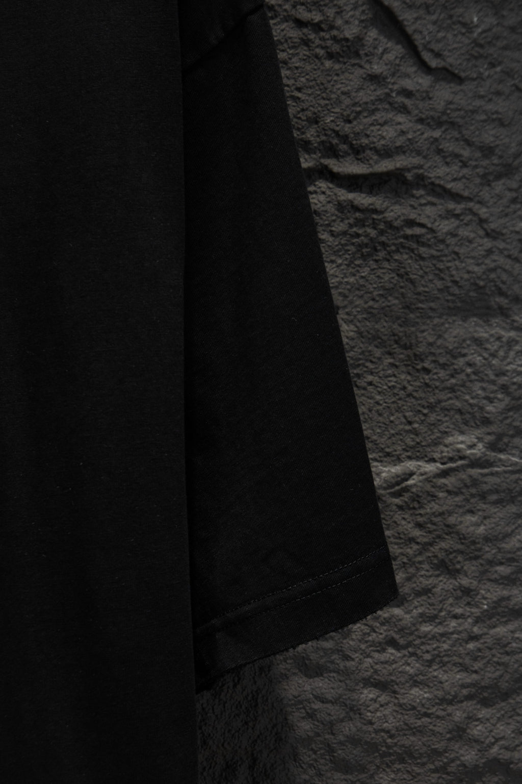 Black short-sleeve T-shirt side view with straight hem