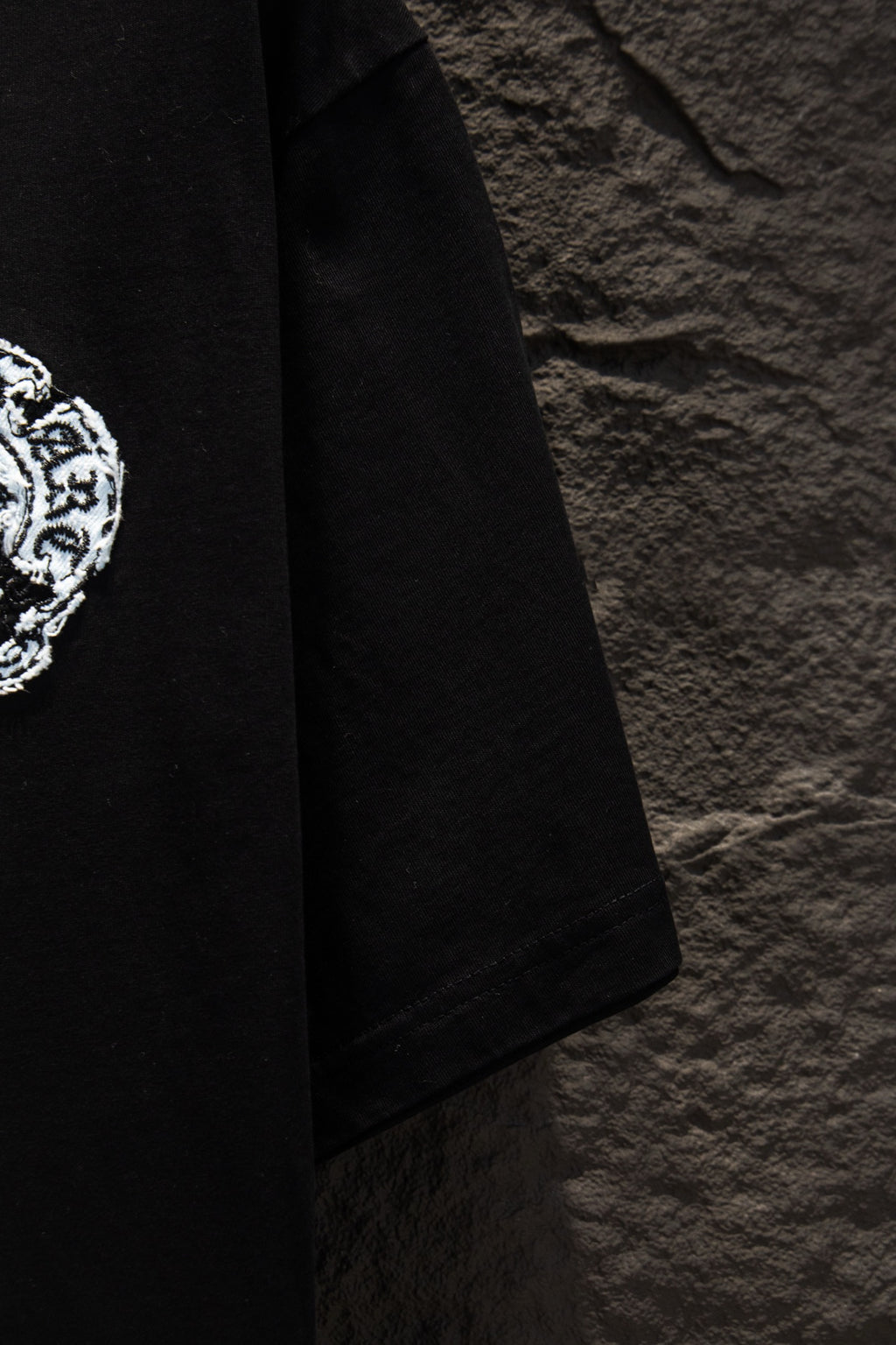 Black short-sleeve T-shirt side view with straight hem and sleeve seam