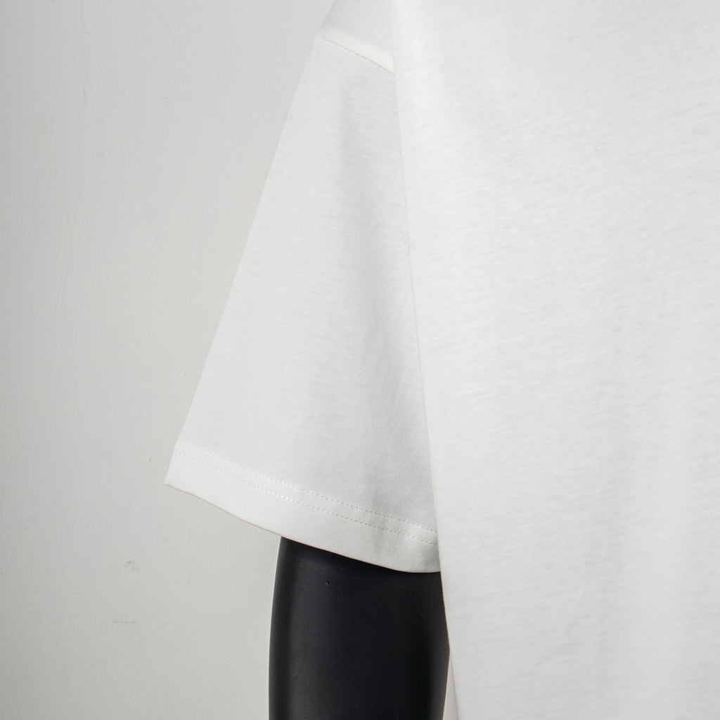 White T-shirt with short sleeve and straight hem.