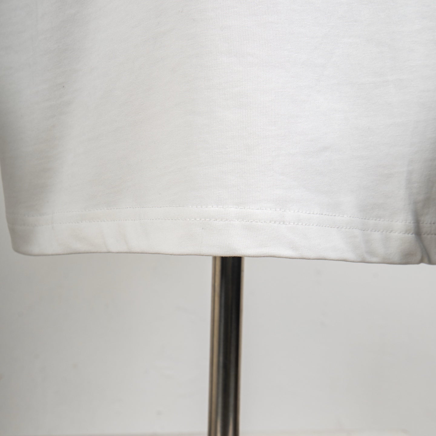Louis Vuitton white T-shirt hem and stitching close-up