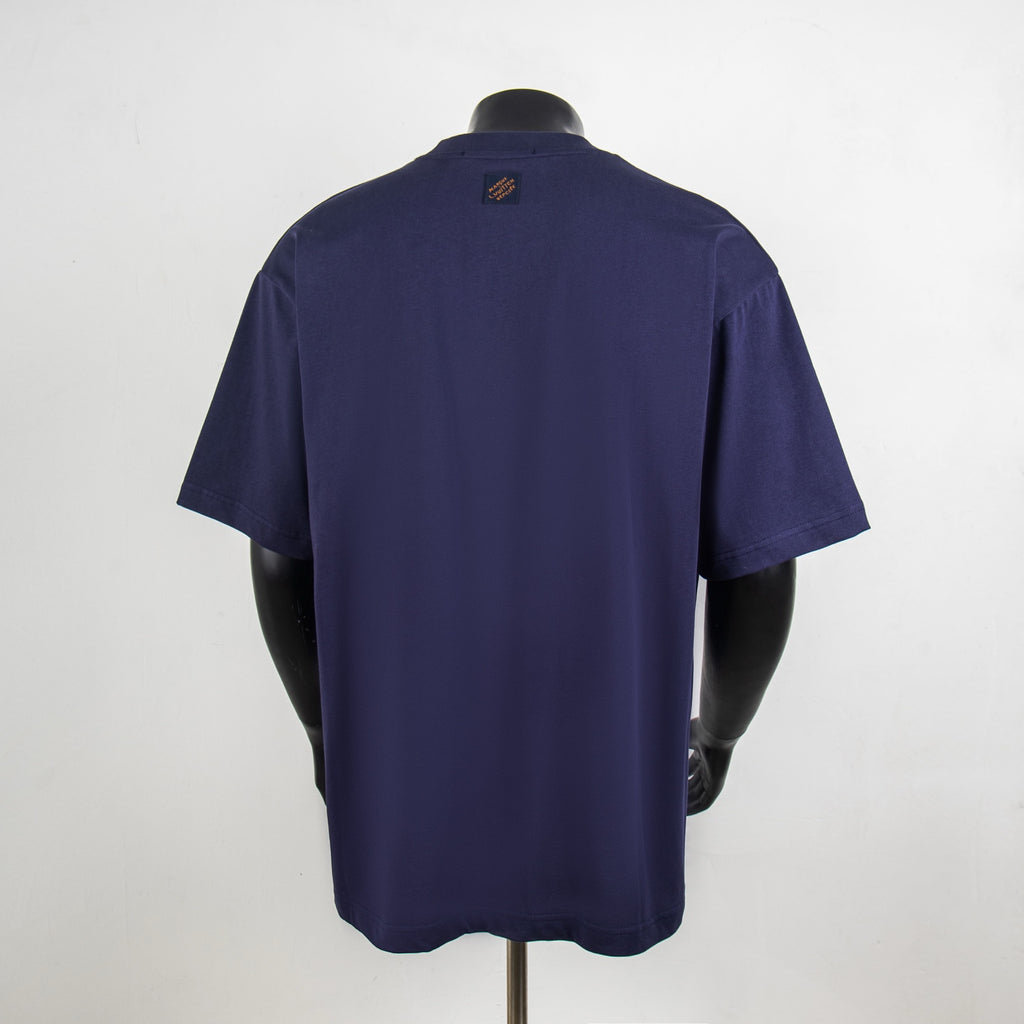 Back view short-sleeve T-shirt in dark navy with small logo at upper back