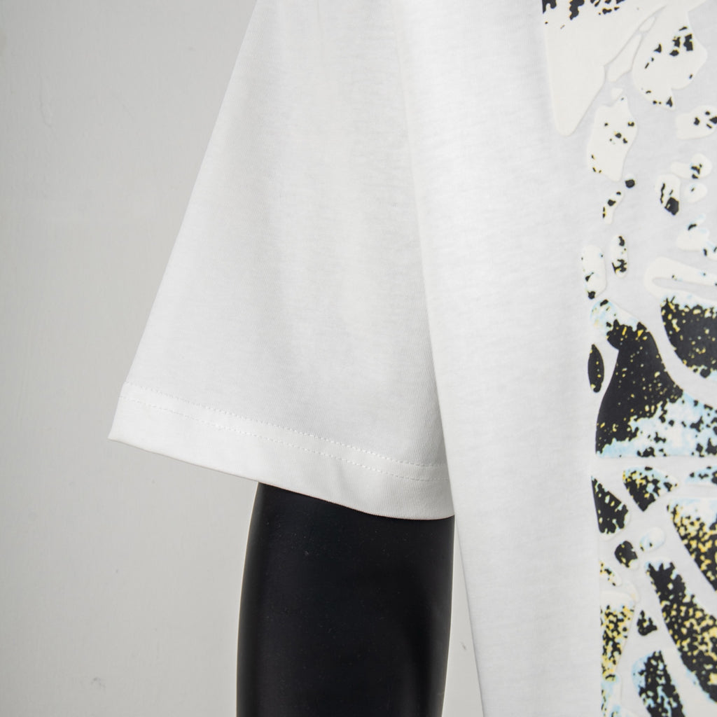 White T-shirt short sleeve and curved hem close-up
