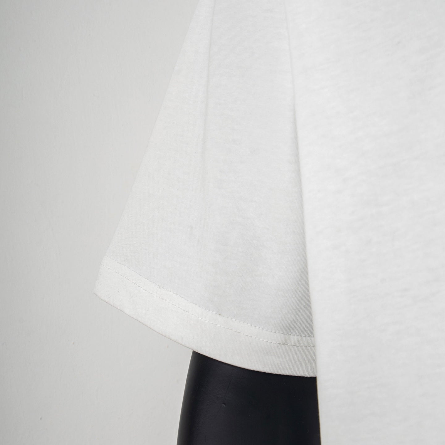 White short-sleeve T-shirt hem detail